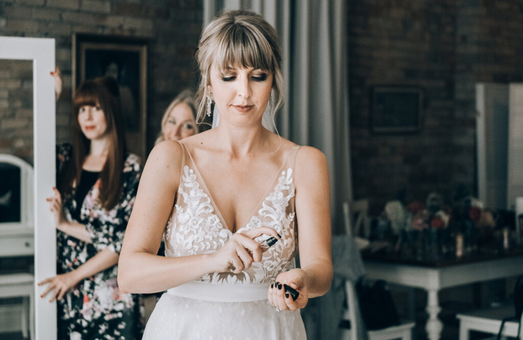 Bride getting ready  at Aster Cafe, River Room, St